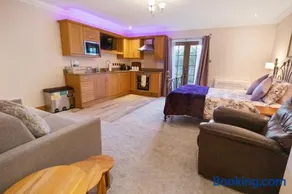 The Lodge - Studio Apartment's - Image 3
