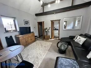 Holmleigh Annexe - Image 3