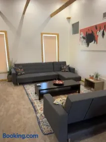 HUGE Vintage 3BR Downtown Loft - Image 1