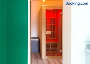 Luxury Home Sleep 8 SAUNA, LONG STAYS ,WIFI , NETFLIX, BALCONY- CONTRACTORS WELCOME-HAVEN4u - Image 5