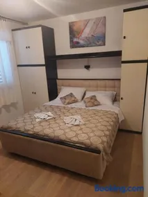 HOLIDAY ROOM - THE VIEW - Image 4