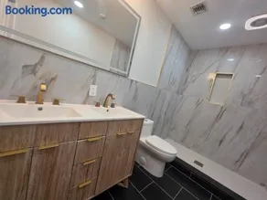 Elegant 3 bedroom, 2 full bathroom in Uniondale - Image 3