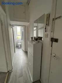 Bright bedroom with king side bed and shared bathroom or whole one bedroom apartment - Image 3