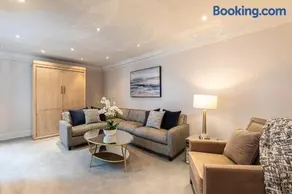 AVAL Stunning 6-bed house near Harrods in Knightsbridge - Image 2