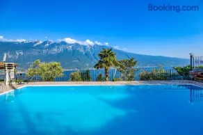 Casa Elka Residence Lake view and pool by Garda Domus Mea - Image 1