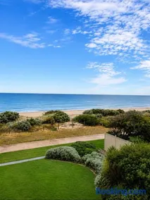 Semaphore beachfront - Image 1