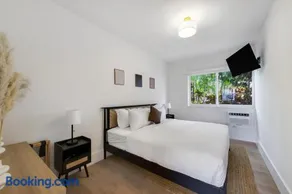 8040 Harding Apts - Image 3