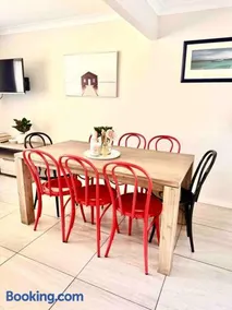 Maya Newcasle 6 bedrooms home - Image 3