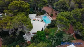 Villa en Cala Morell con piscina privada en el bosque - Image 2