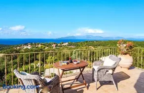 Island View - Image 3