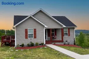 GREAT Little Guest Suite with Private Entry & Deck! Pet Friendly & 30 Mins to Nashville! - Image 2