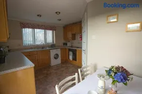 Goitre Bach Cottage - Image 1