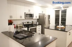 Charming Oakville Getaway - Image 1