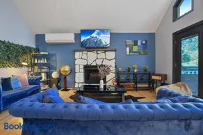 5 Bedroom Cozy Retreat Lakefront - Image 3