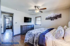 Top Rated Condo •King Bed • Safe Historic Location - Image 2