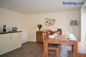 The Old Bottle Store - 2 Double Bedrooms, 2 Bathrooms, St Ives, Cambridgeshire - Image 3