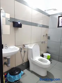 Olive Homestay 1bhk Diamond Ernakulam - Image 2
