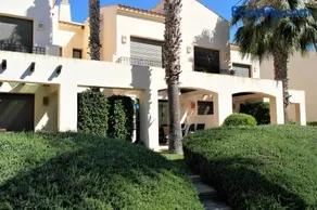 Townhouse overlooking the pool - Image 3