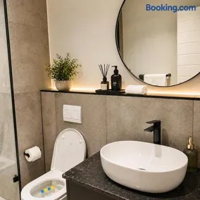 ZALS LUXURY -ON PARK CENTURY CiTY - Image 2