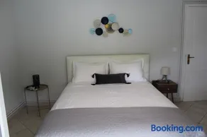 Paxos Rock Apartments - Image 2
