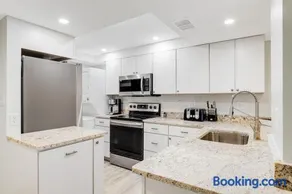 Sea Colony oceanfront 1st floor condo with shared basketball court sauna elevator - Image 1