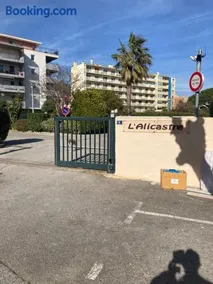 Studio lavandou climatisation avec parking privé proche mer - Image 3