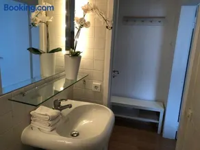 studio b - Sunny City Business Apartment with roof-top terrace for 2-4 guests - Image 4