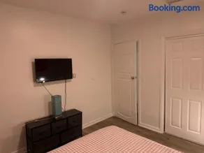 Small House Near Airport Beach - Wynwood - Image 3