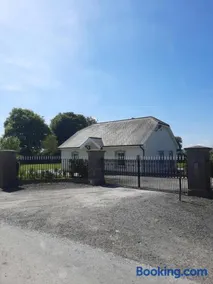 Clone manor Lodge - Image 1