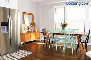 BOUTIQUE GARDEN HOUSE CHICAGO 3-STORY sleeps 12 - Image 4