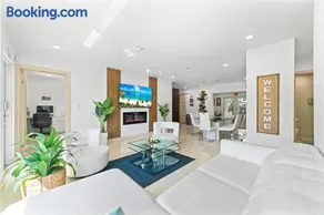Baby Camellia Modern, Luxurious And Spacious House - Image 2