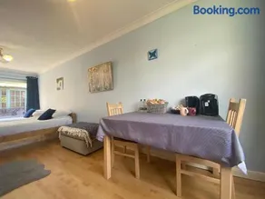 Bluebelle- Private room in family home- sleeps up to 5 - Image 2