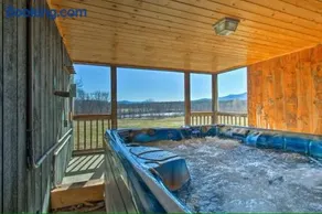 River Retreat with Hot Tub - Image 1