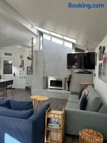 2 bedroom bungalow with hot tub - Image 1