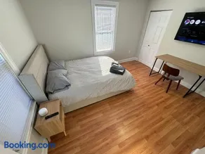 Private Bedroom & Private Bathroom in Spacious House 8 min to Boston - Image 3