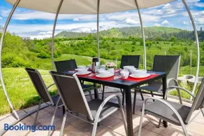 Garden Village Retreat - Image 3