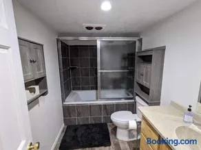 Indoor Sauna FIrePlace Garage Wifi Smart TV - Image 2