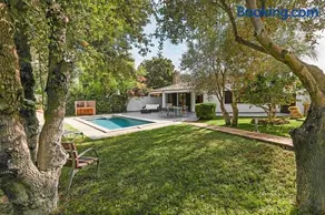Charming Casa Pequeña in Tranquil Residential Area - Image 4