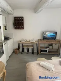 L'Escapade Aixoise hyper centre historique studios free netfilx wifi romantics apartments historic center - Image 3