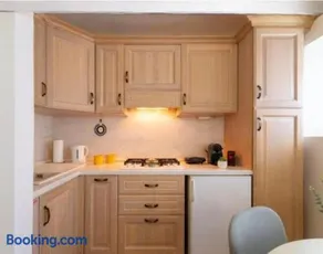 Tiny Apartment on the Lake - Image 2