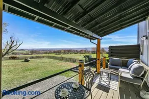 Paceful Stylish Rural Retreat - Image 3