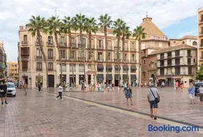 By malagagrupos LARIOS CENTRO HISTORICO PARKING GRATIS - Image 1