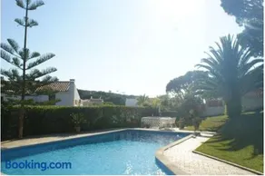 Villa Quadradinhos 3Q 4 Bedrooms Private Pool Short Walk To The Praca - Image 2