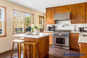Catskills Delaware River Modern Colonial Getaway - Image 2