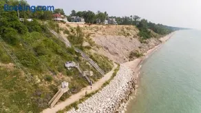 Cottage w/Hot Tub, Fire Pit & Beach Access - Image 2