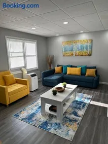 Home away from home in the burbs - Image 2