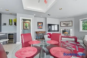 Modern Upper Level Duplex DT Vancouver - Image 4