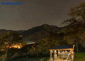 Kozy Oaks 4BR, Amazing Views, HotTub, EV Chrger, 6 Miles to Sequoia - Image 4