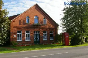Das Haus mit der roten Telefonzelle - Image 1