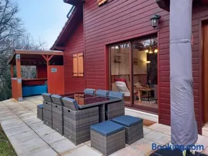 Chalet cosy au vert pour 6 avec piscine et Wi-Fi, proche Souillac - Image 2